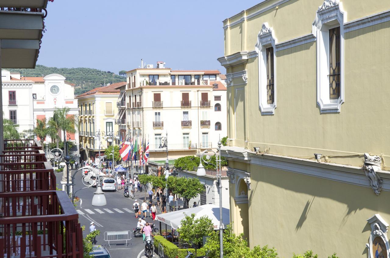 Palazzo Spasiano Rooms - Sorrento Center Luaran gambar